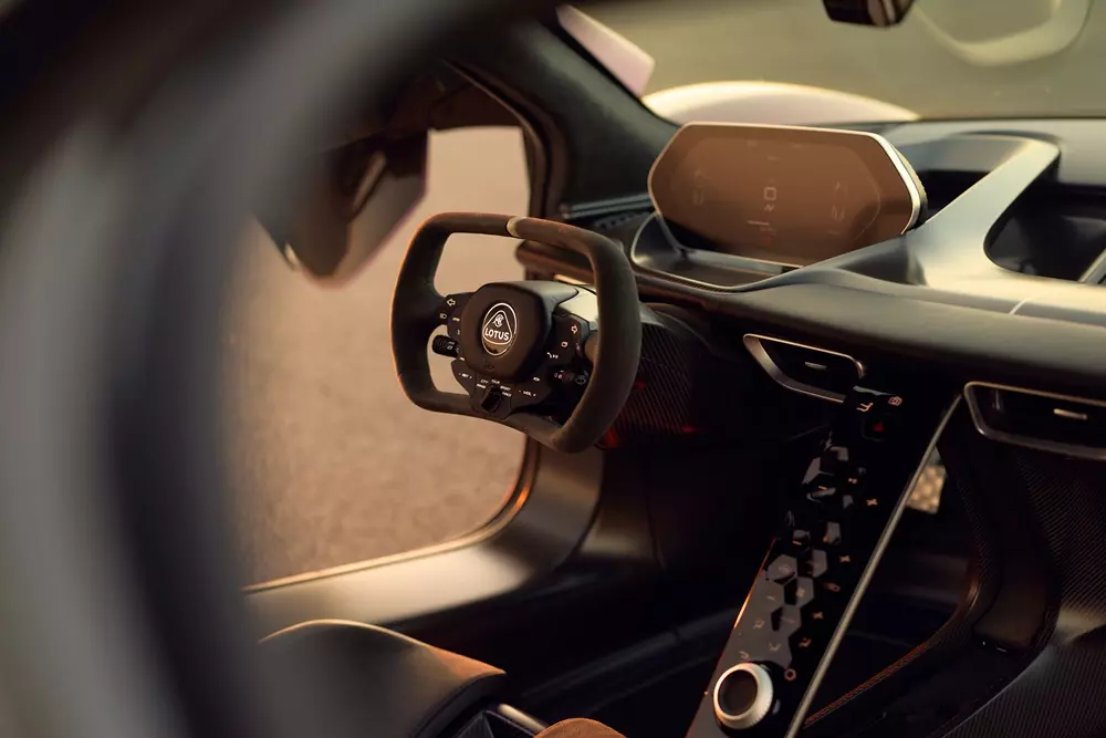 Khoang lái của Lotus Evija
