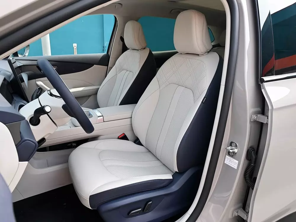 MG 4X sở hữu nội thất 5 chỗ ngồi