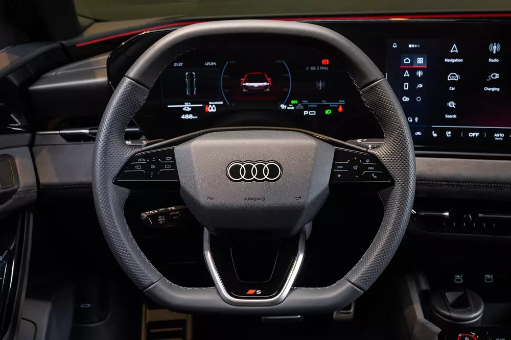 V&ocirc; lăng v&aacute;t đ&aacute;y của Audi S6 Sportback e-tron