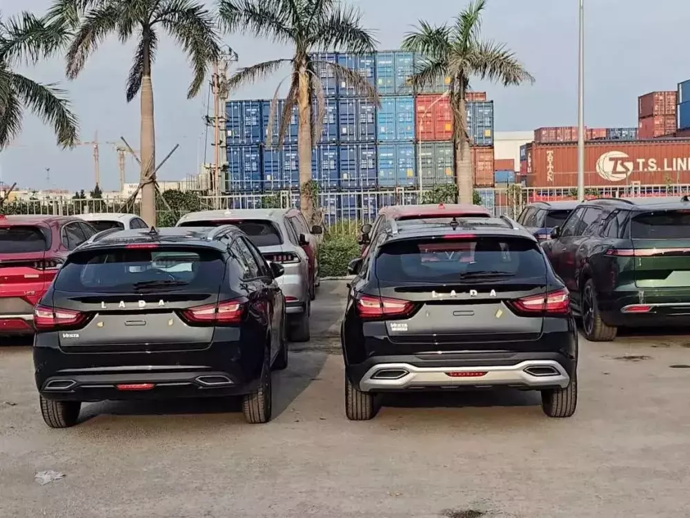 Lada Vesta SW Cross cập cảng Việt Nam cách đây 1 năm Lada Vesta SW Cross cập cảng Việt Nam cách đây 1 năm