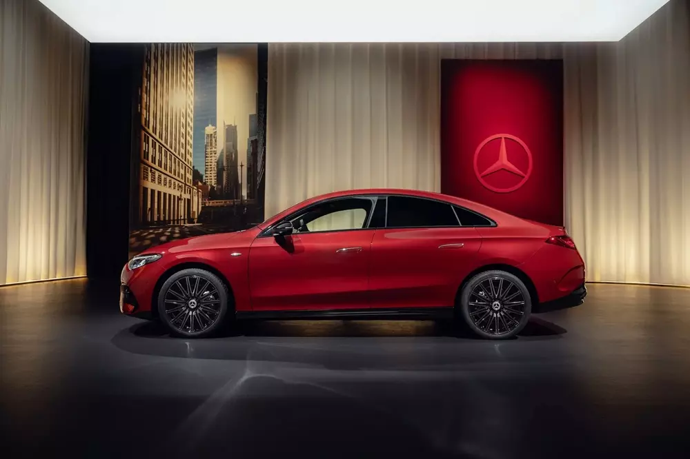 Mercedes-Benz CLA có kích thước ngang ngửa C-Class