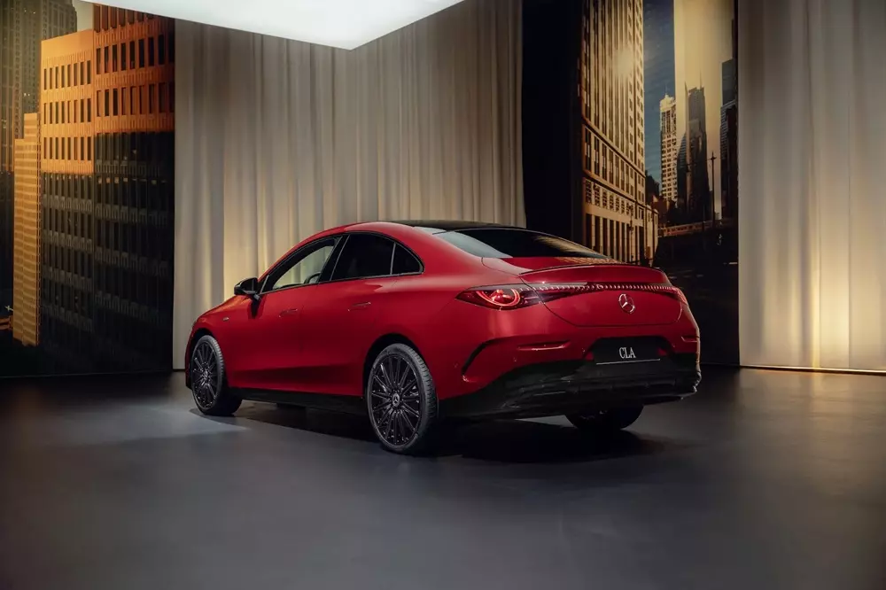 Mercedes-Benz CLA nhìn từ phía sau