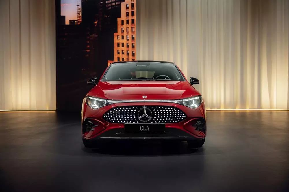 Mercedes-Benz CLA khi nhìn trực diện