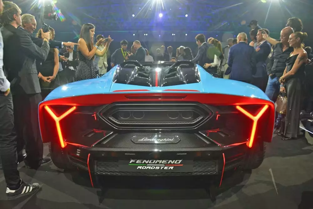 Lamborghini Fenomeno Roadster có giá gần 155 tỷ đồng nhưng đã cháy hàng trước khi ra mắt
