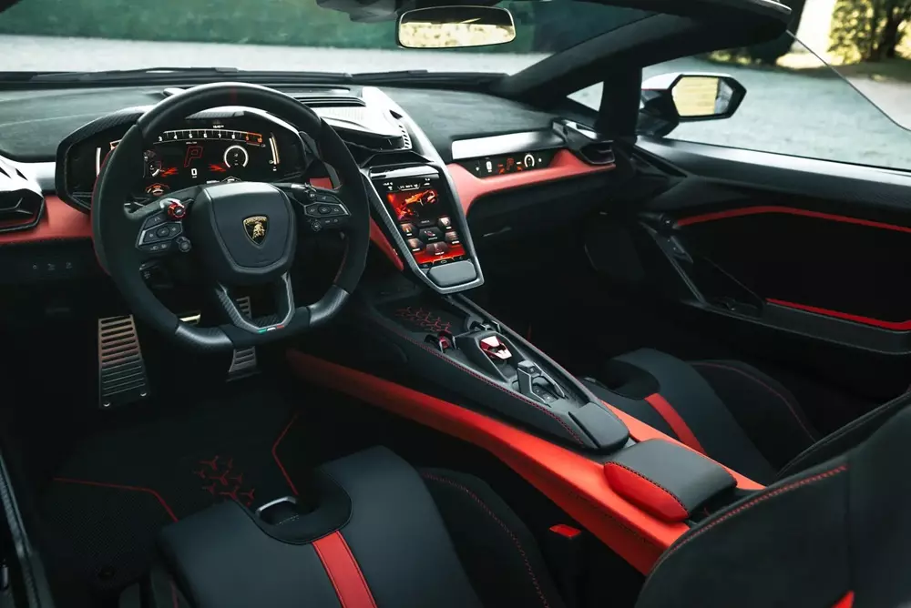 Khoang lái đậm chất thể thao của Lamborghini Fenomeno Roadster