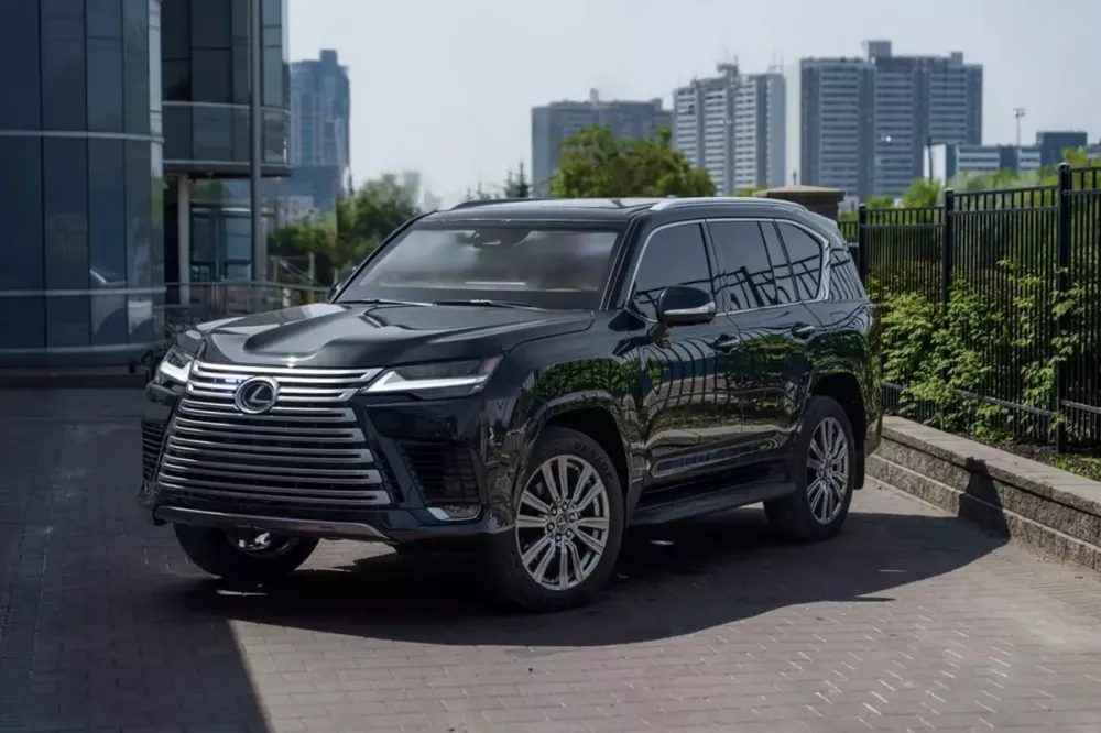 Cận cảnh phiên bản bọc thép chống đạn của Lexus LX 700