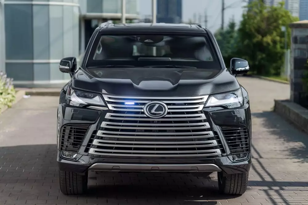 Lexus LX 700 bọc thép có khả năng chống đạn của súng trường như AK-47