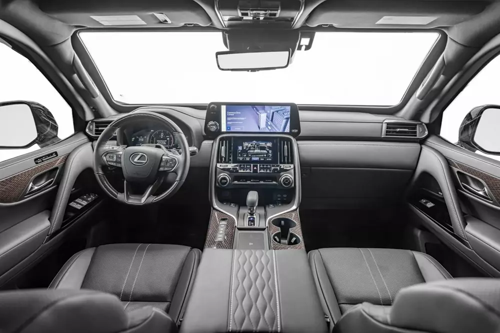 Khoang lái của chiếc Lexus LX 700 bọc thép
