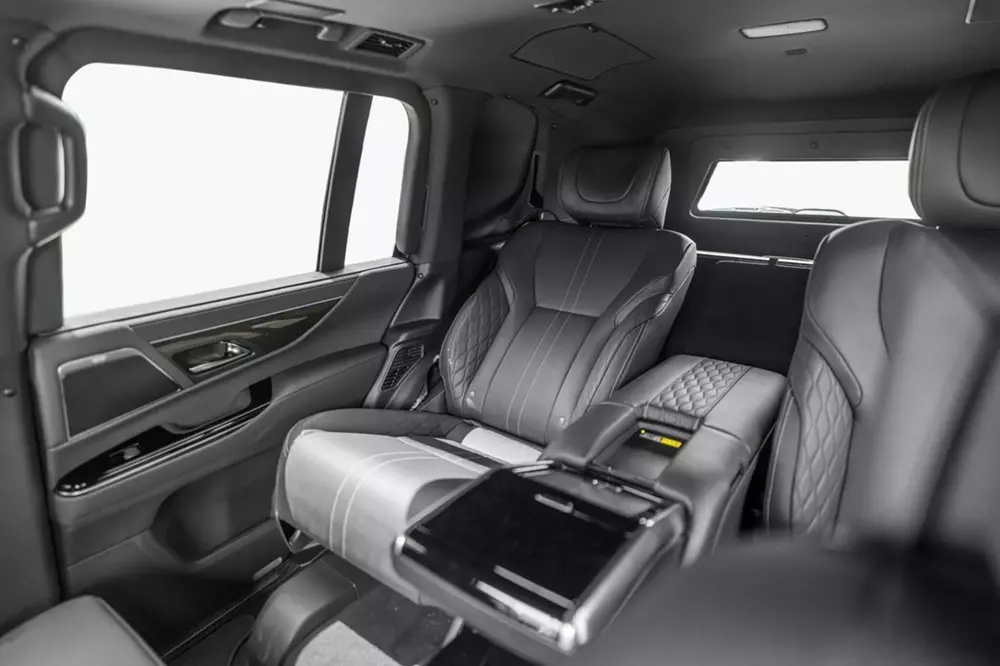 Chiếc Lexus LX 700 bọc thép này chỉ được trang bị nội thất 4 chỗ