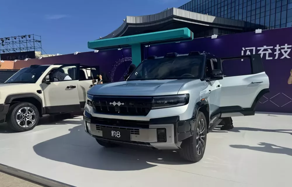 Denza B8 Flash-Charge Edition giữ nguyên thiết kế như trước