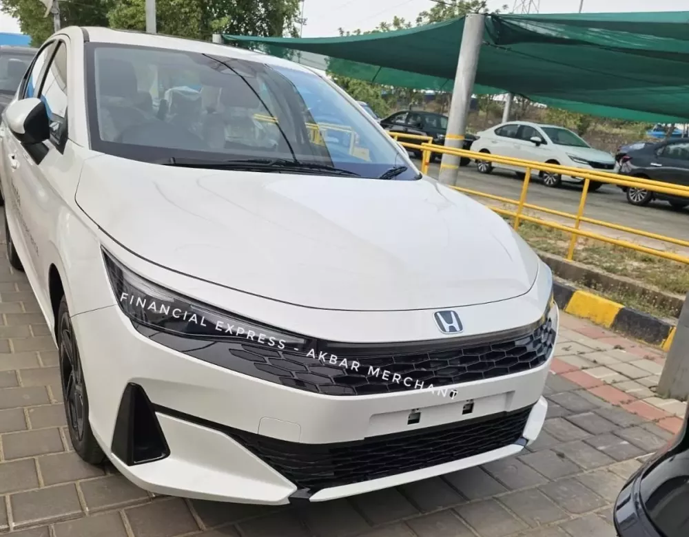 Honda City 2026 lộ diện hoàn toàn trước ngày ra mắt với thiết kế đầu xe mới