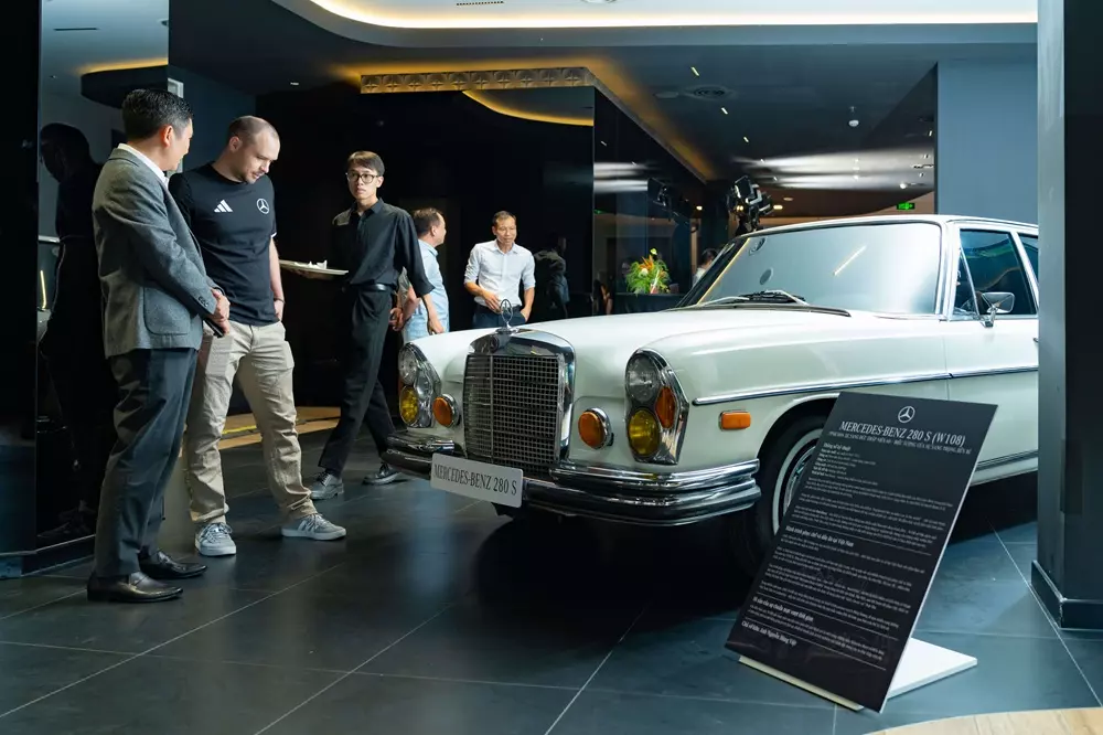 Mercedes-Benz đi vòng quanh thế giới 140 Years. 140 Places. chính thức đến Việt Nam