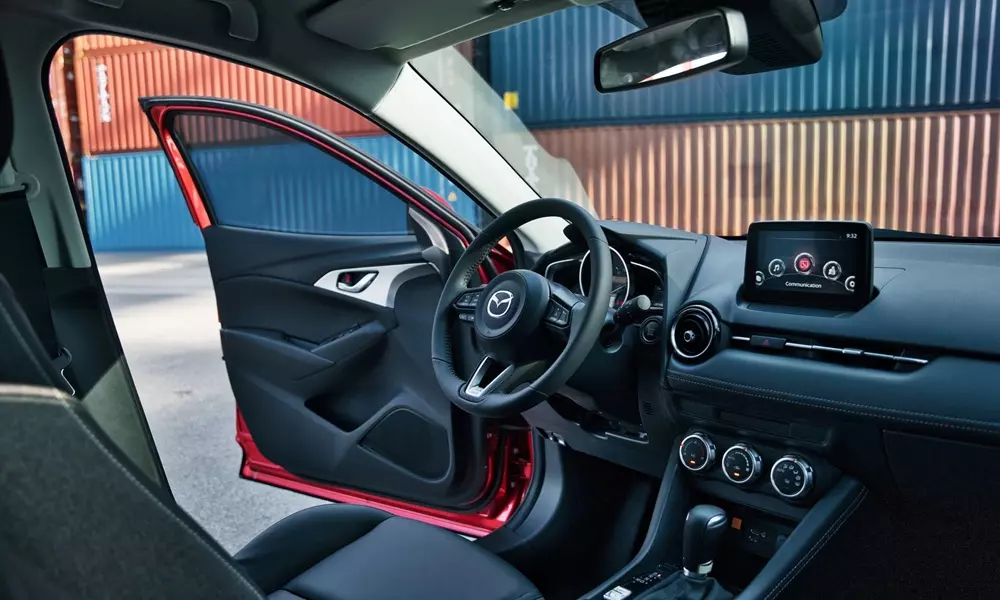 Khoang lái của Mazda CX-3.