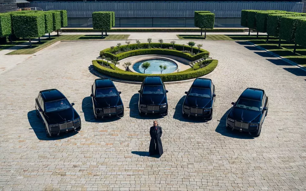 Rolls-Royce ra mắt bộ sưu tập Black Badge Cullinan do nghệ sĩ gốc Việt Cyril Kongo thiết kế