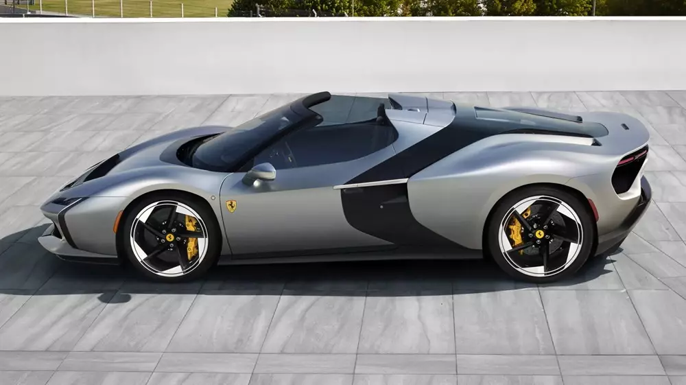 Ferrari HC25 có kích thước lớn hơn siêu xe F8 Spider
