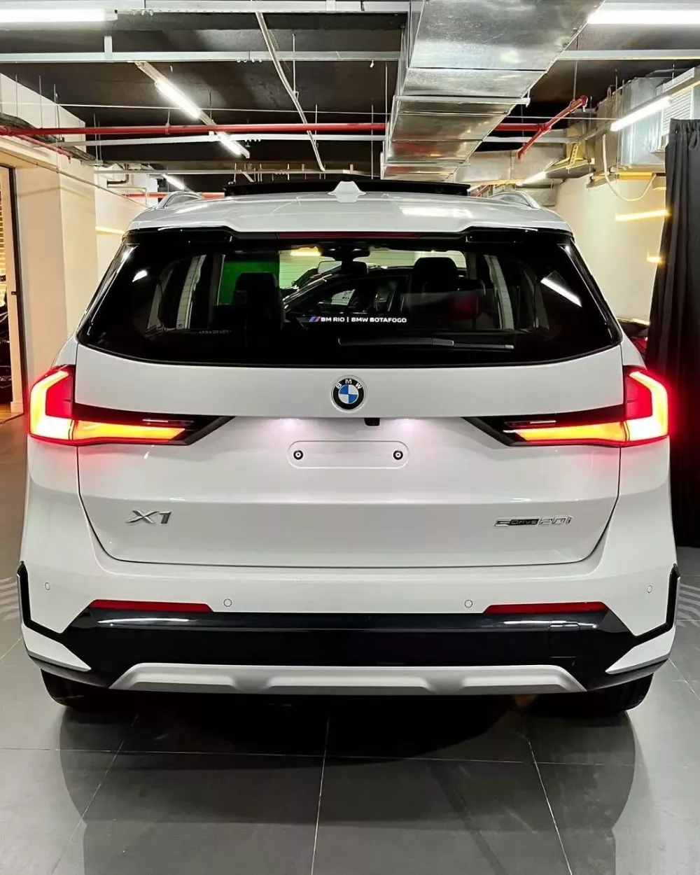 BMW X1 thế hệ mới nhìn từ phía sau BMW X1 thế hệ mới nhìn từ phía sau