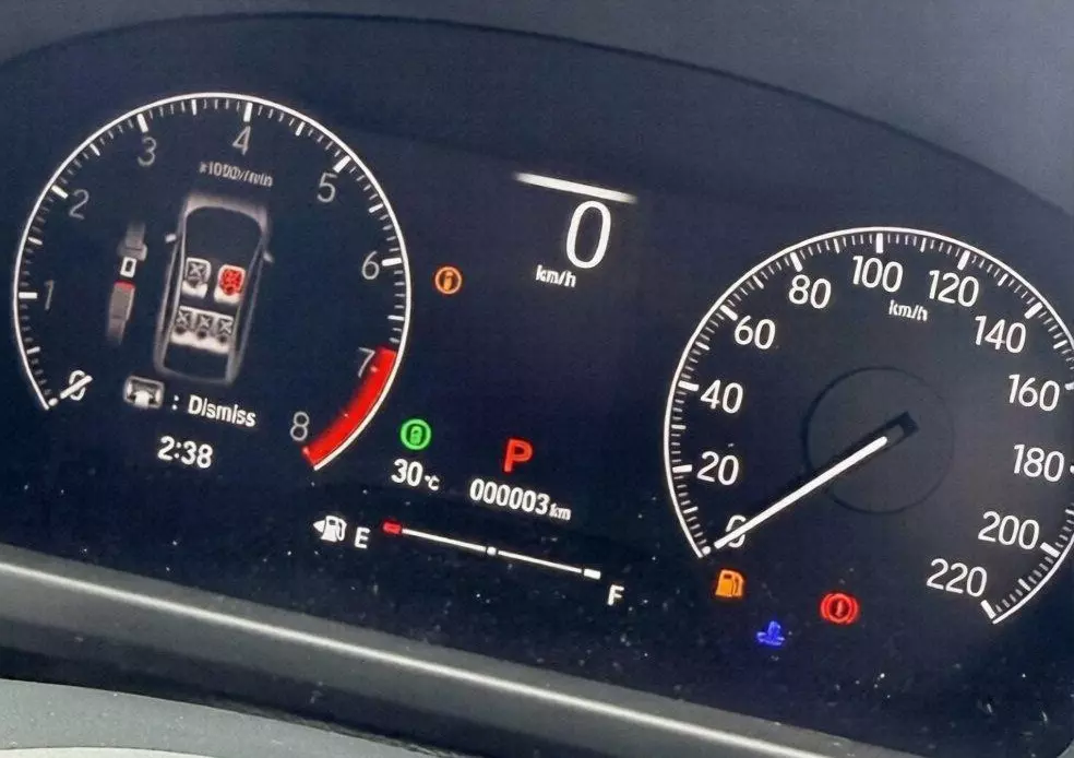 Honda City 2026 dùng bảng đồng hồ analog kết hợp với màn hình đa thông tin