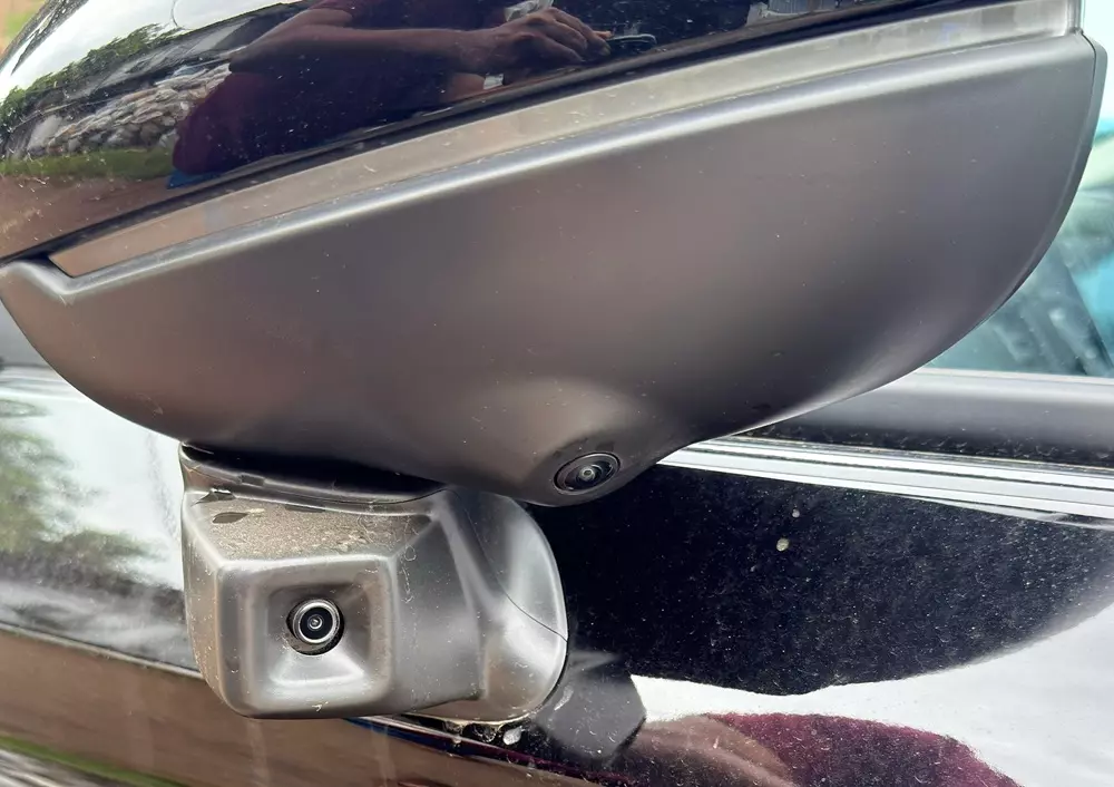 Gương chiếu hậu ngoại thất bên ghế lái của Honda City 2026 có 2 camera