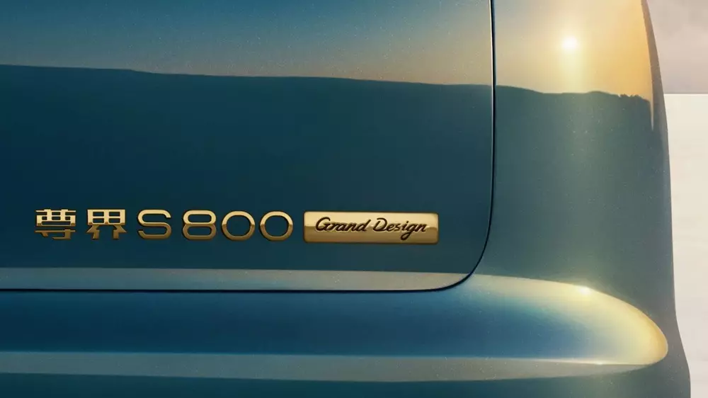 Maextro S800 Grand Design có hàng loạt chi tiết mạ vàng như logo sau Maextro S800 Grand Design có hàng loạt chi tiết mạ vàng như logo sau