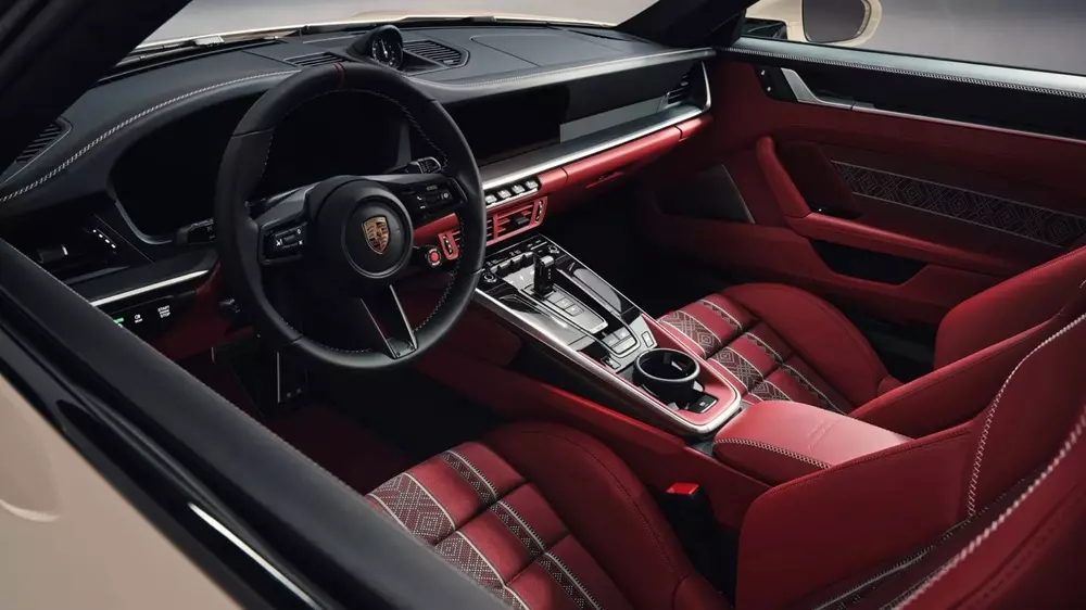 Khoang lái của Porsche 911 Turbo S Sadu Edition Khoang lái của Porsche 911 Turbo S Sadu Edition