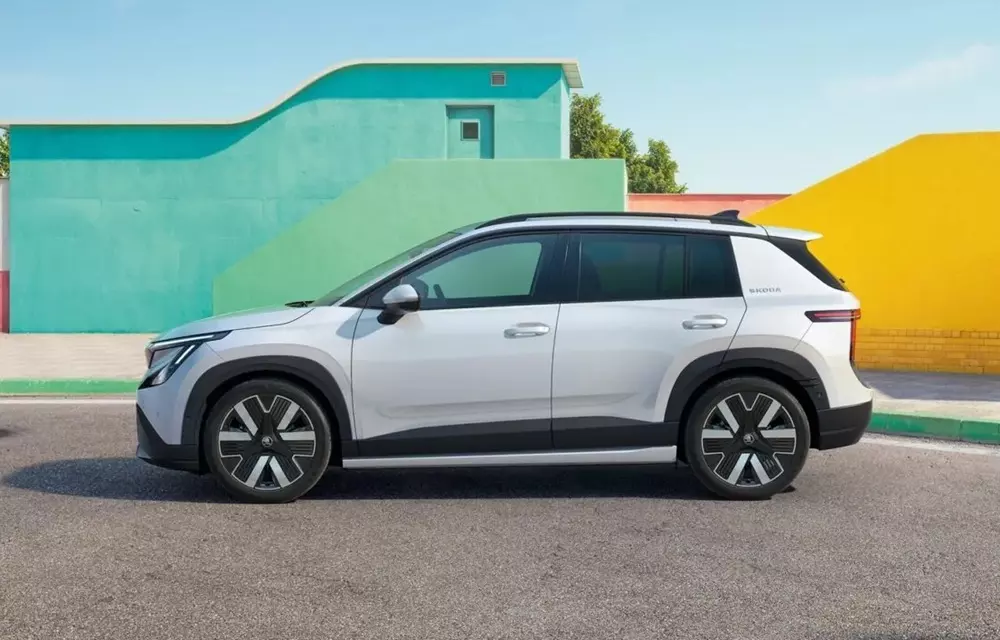 Skoda Epiq có ốp nhựa màu đen quanh thân xe