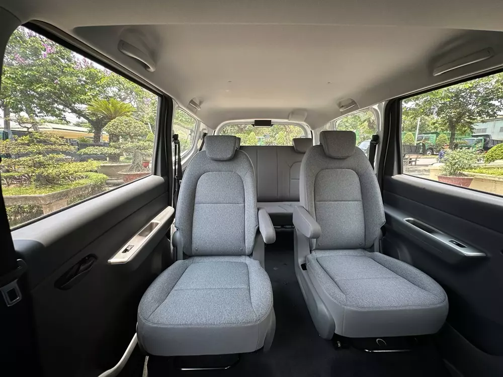 Wuling Grango sở hữu 2 ghế độc lập ở hàng ghế giữa, tạo lối đi xuống hàng ghế cuối Wuling Grango sở hữu 2 ghế độc lập ở hàng ghế giữa, tạo lối đi xuống hàng ghế cuối