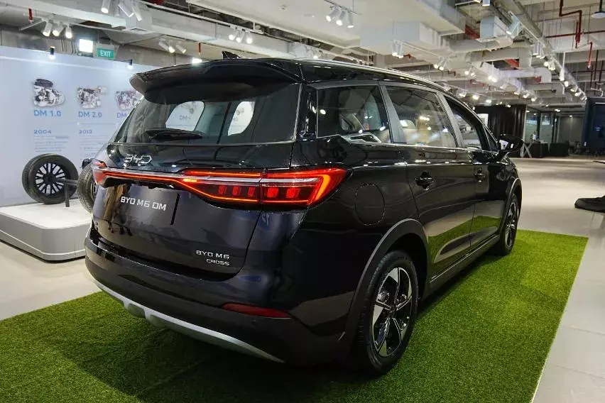 BYD M6 DM chỉ tiêu thụ 1,53 lít xăng/100 km