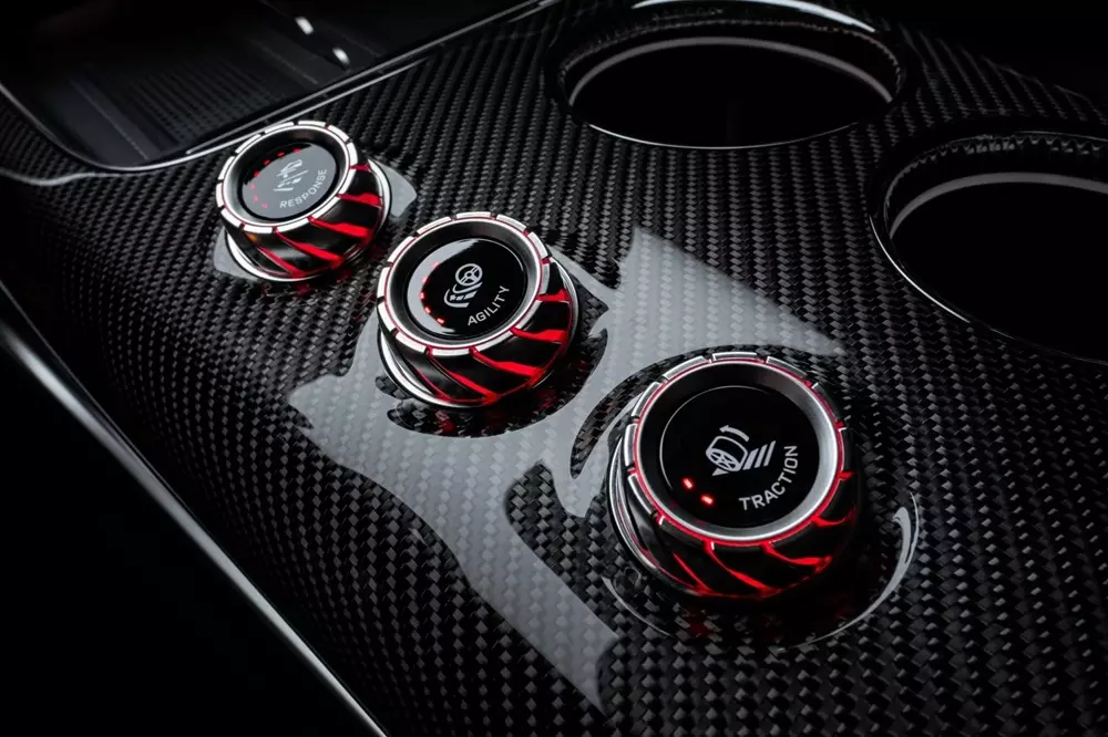 Các núm điều chỉnh trên cụm điều khiển trung tâm của Mercedes-AMG GT 4-Door Coupe