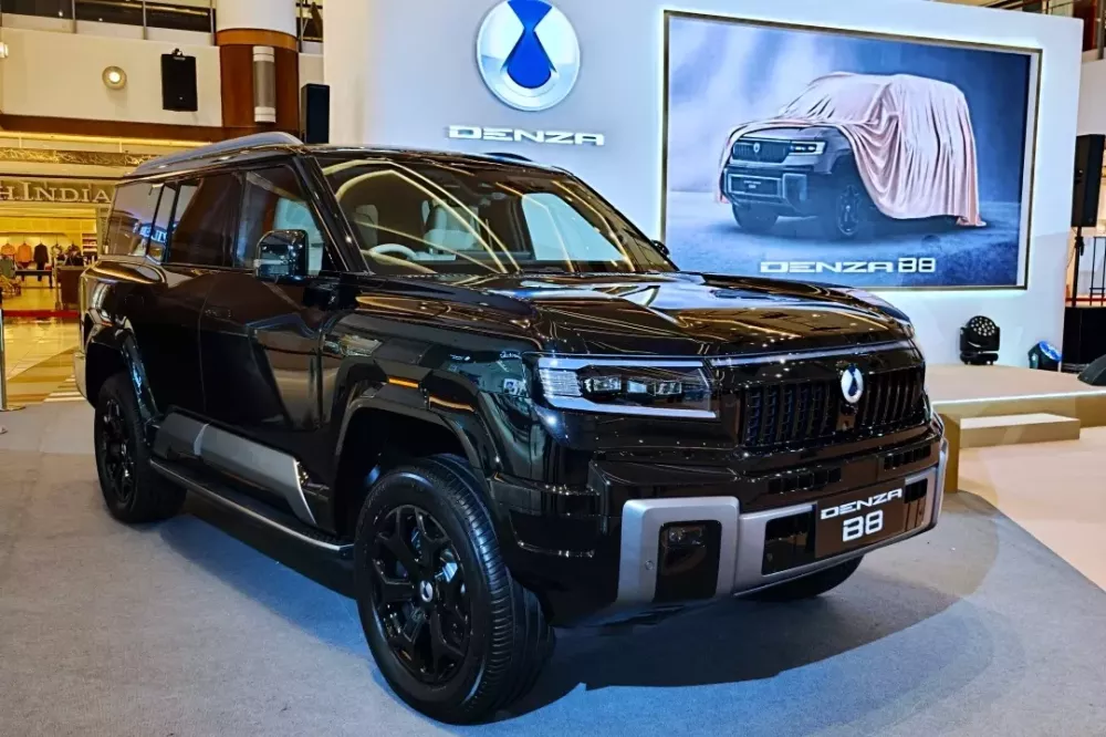 BYD Denza B8 màu đen