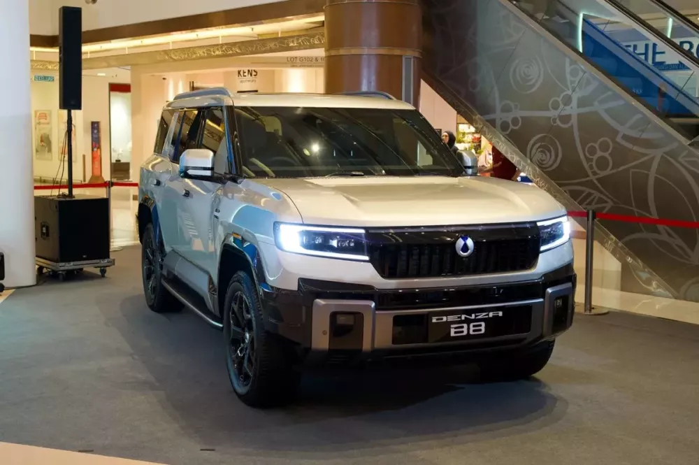 BYD Denza B8 có thể sạc pin trong 16 phút