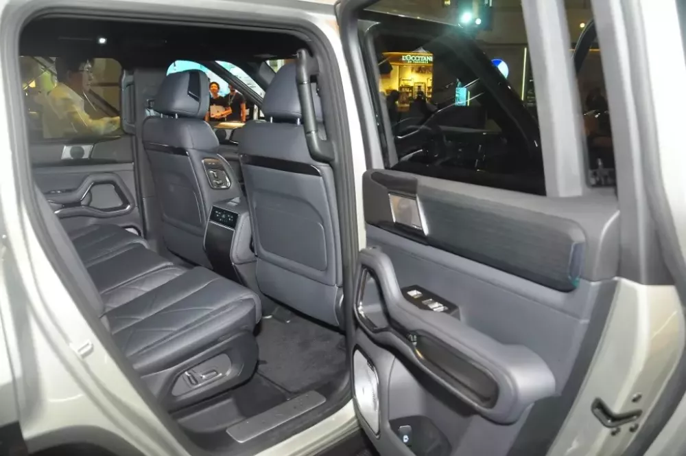 BYD Denza B8 bản 7 chỗ