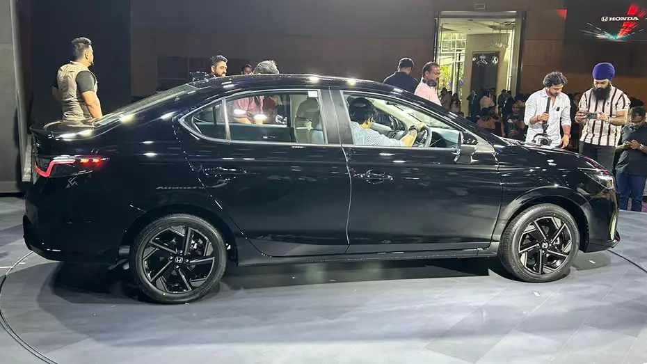 Honda City 2026 chỉ tiêu thụ 3,66 lít/100 km ở bản hybrid Honda City 2026 chỉ tiêu thụ 3,66 lít/100 km ở bản hybrid