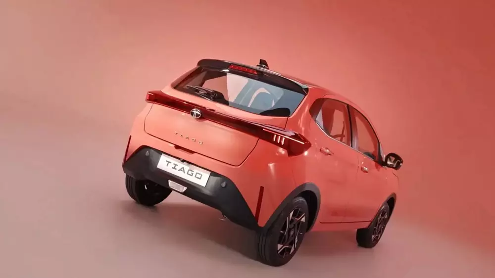 Tata Tiago 2026 phiên bản dùng động cơ đốt trong Tata Tiago 2026 phiên bản dùng động cơ đốt trong