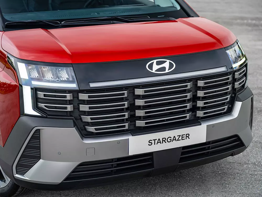 Hyundai Stargazer 2026 sở hữu thiết kế đầu xe mới Hyundai Stargazer 2026 sở hữu thiết kế đầu xe mới