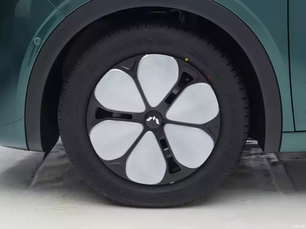 Bộ mâm hình cánh hoa của Wuling Bingo Pro 