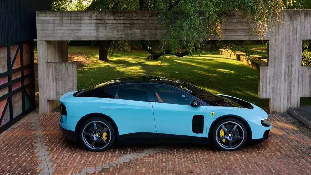 Ferrari Luce là sedan cỡ lớn