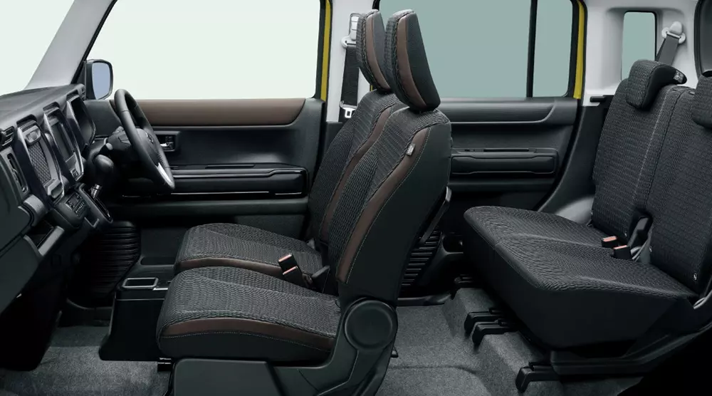Suzuki Hustler 2026 được trang bị nội thất 4 chỗ