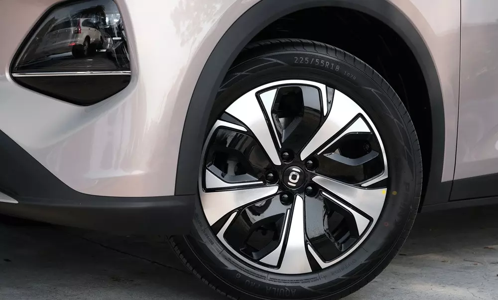 Bản cao cấp nhất của Changan Nevo Q05 dùng mâm 18 inch