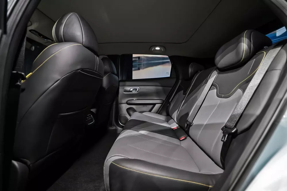 Hàng ghế sau của Changan Nevo Q05 khá rộng rãi