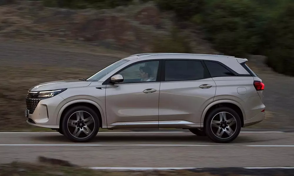 DFSK E5 Hybrid là SUV cỡ C