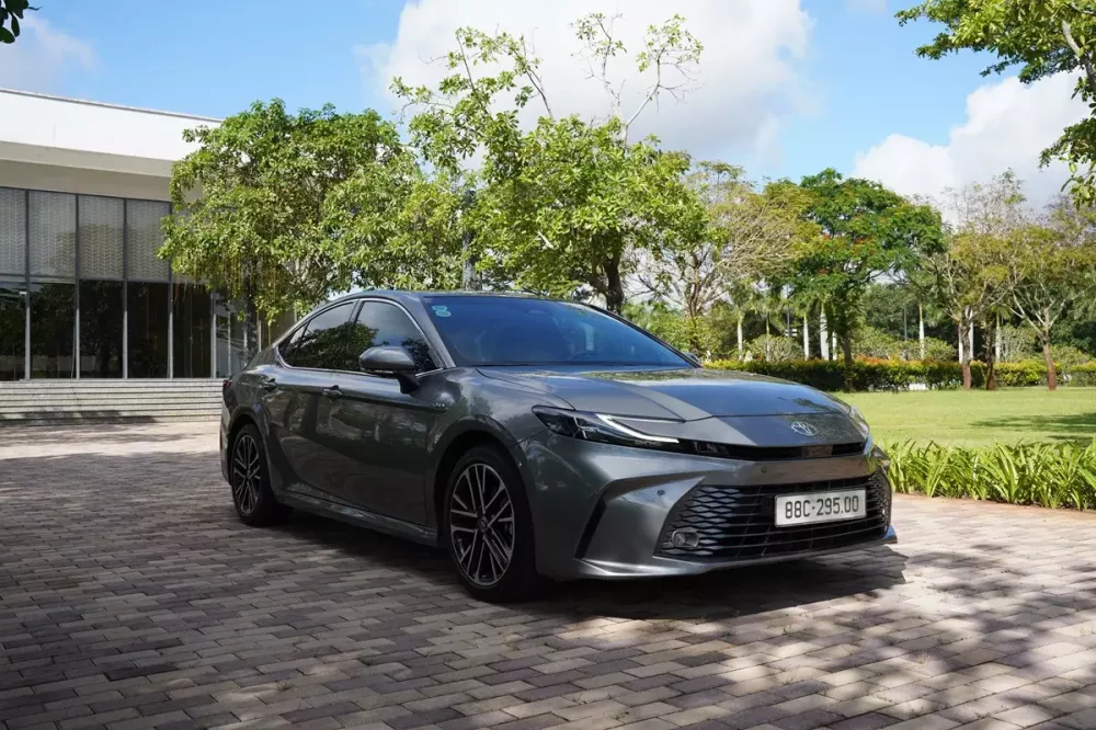 Toyota Camry HEV định nghĩa lại sự cao cấp: tiết kiệm hơn, thông minh hơn Toyota Camry HEV định nghĩa lại sự cao cấp: tiết kiệm hơn, thông minh hơn