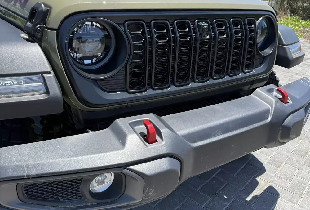 Cận cảnh khu vực đầu xe của Jeep Wrangler Cận cảnh khu vực đầu xe của Jeep Wrangler