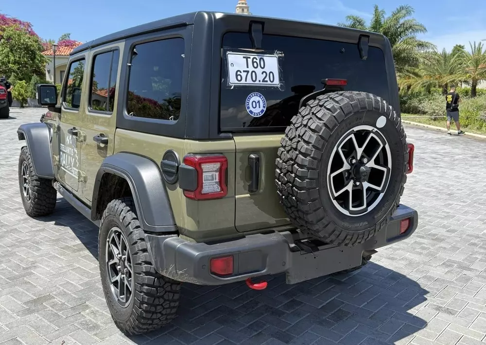 Jeep Wrangler có lốp dự phòng phía sau Jeep Wrangler có lốp dự phòng phía sau
