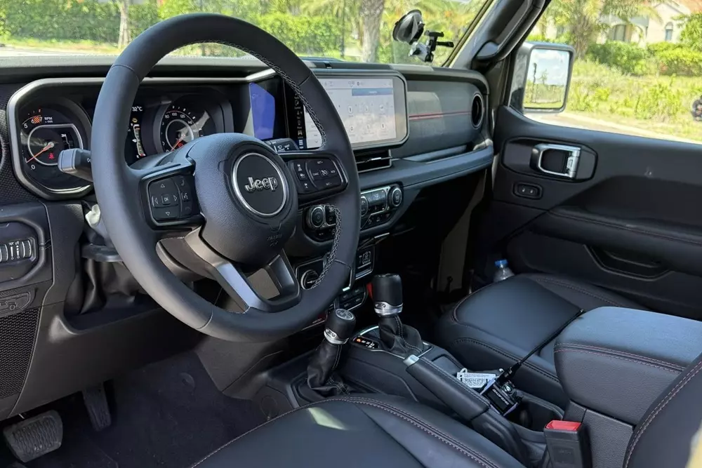 Khoang lái của Jeep Wrangler Khoang lái của Jeep Wrangler