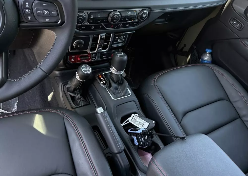 Jeep Wrangler dùng động cơ tăng áp 2.0L và hộp số tự động 8 cấp Jeep Wrangler dùng động cơ tăng áp 2.0L và hộp số tự động 8 cấp