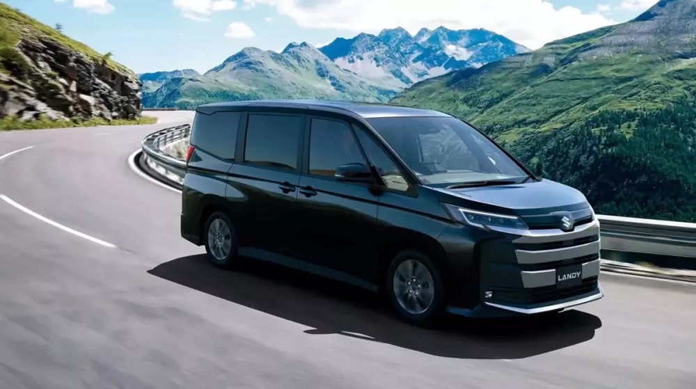 Ra mắt Suzuki Landy 2026 - MPV cỡ trung ra đời từ xe Toyota