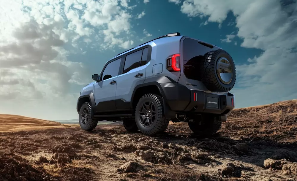 Toyota Land Cruiser FJ có lốp dự phòng nằm phía sau