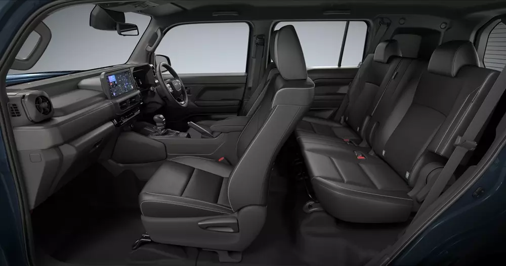 Toyota Land Cruiser FJ là SUV 5 chỗ