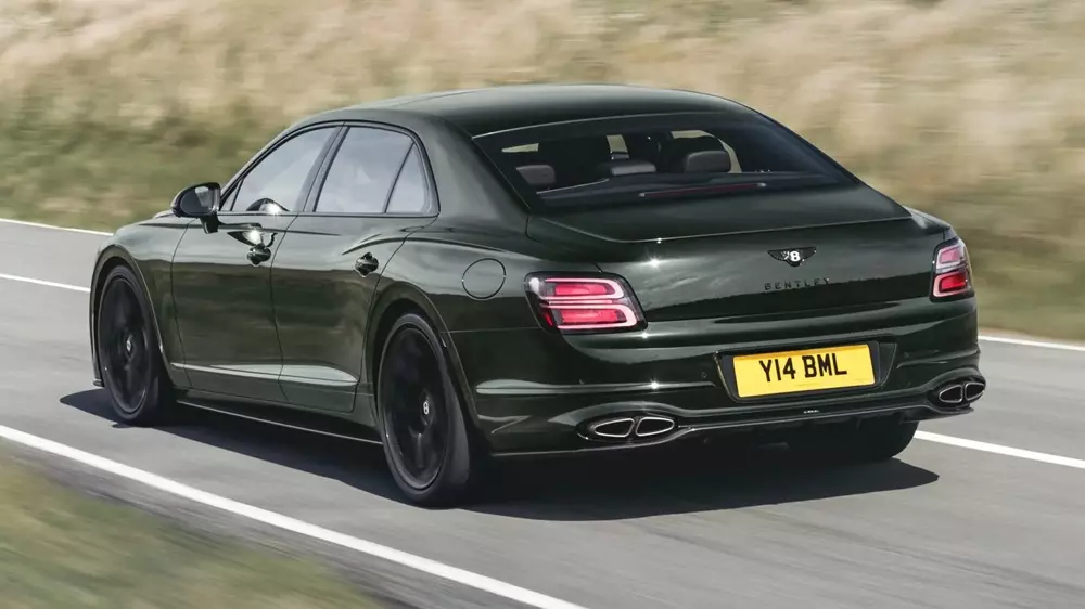 Bentley Flying Spur 2026 được tinh chỉnh nhẹ ở khu vực phía sau