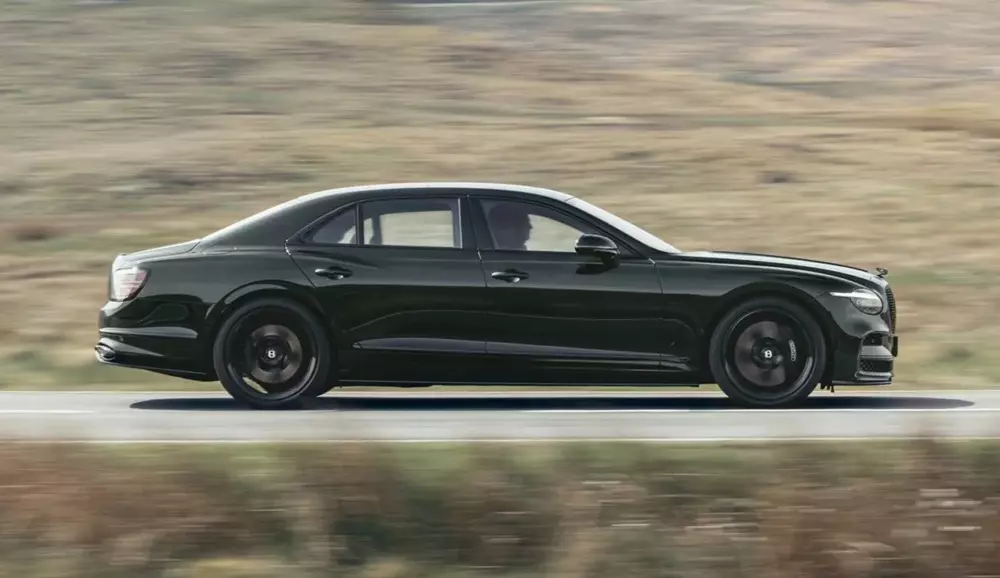 Bentley Flying Spur 2026 sở hữu gói ngoại thất màu đen Blackline Specification tiêu chuẩn